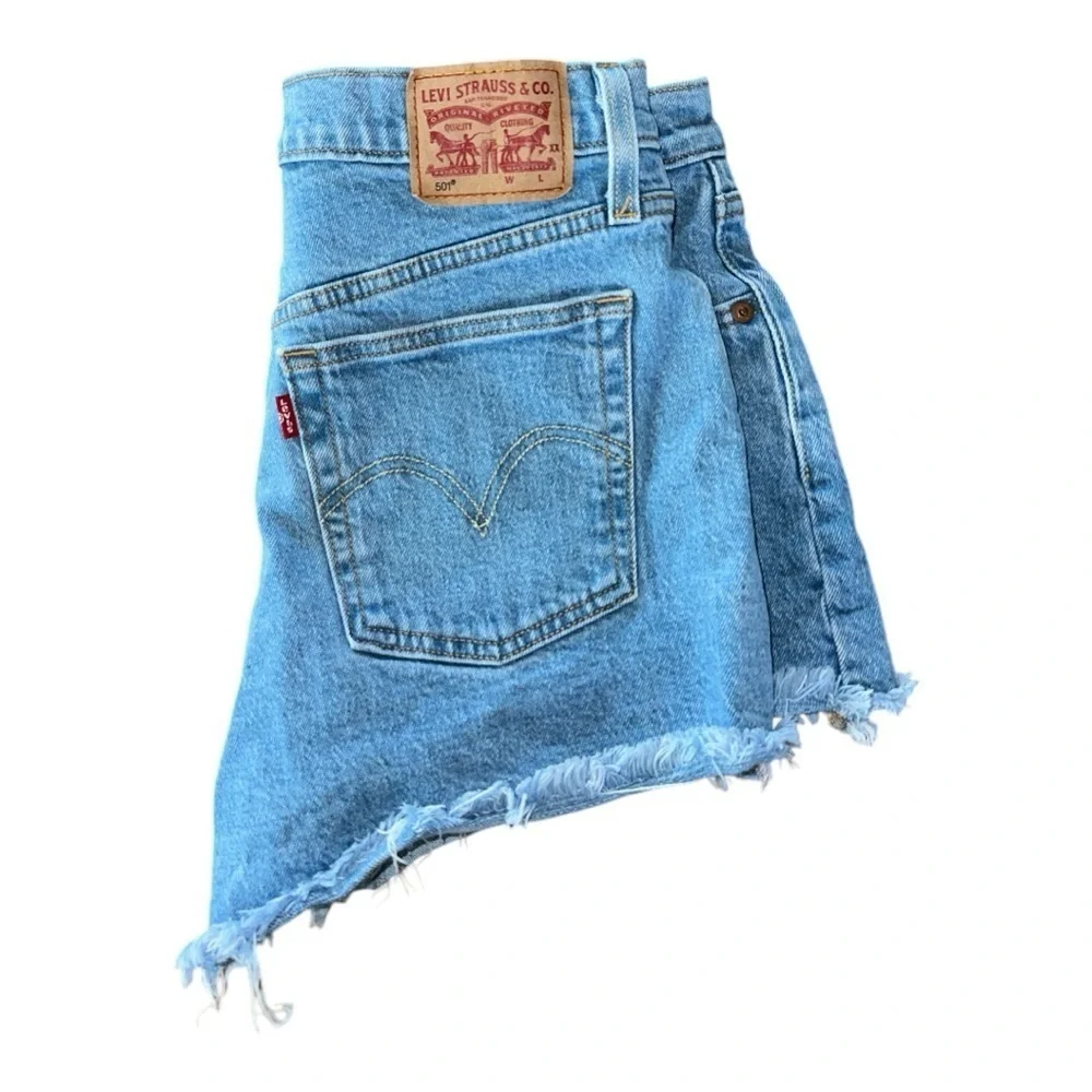 Levi’s 501 Original Fit High Rise Women's blue raw hem Shorts size 29